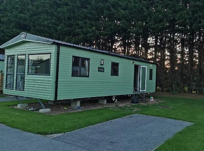 Rustling Pines At Knaresborough Lido Харрогейт